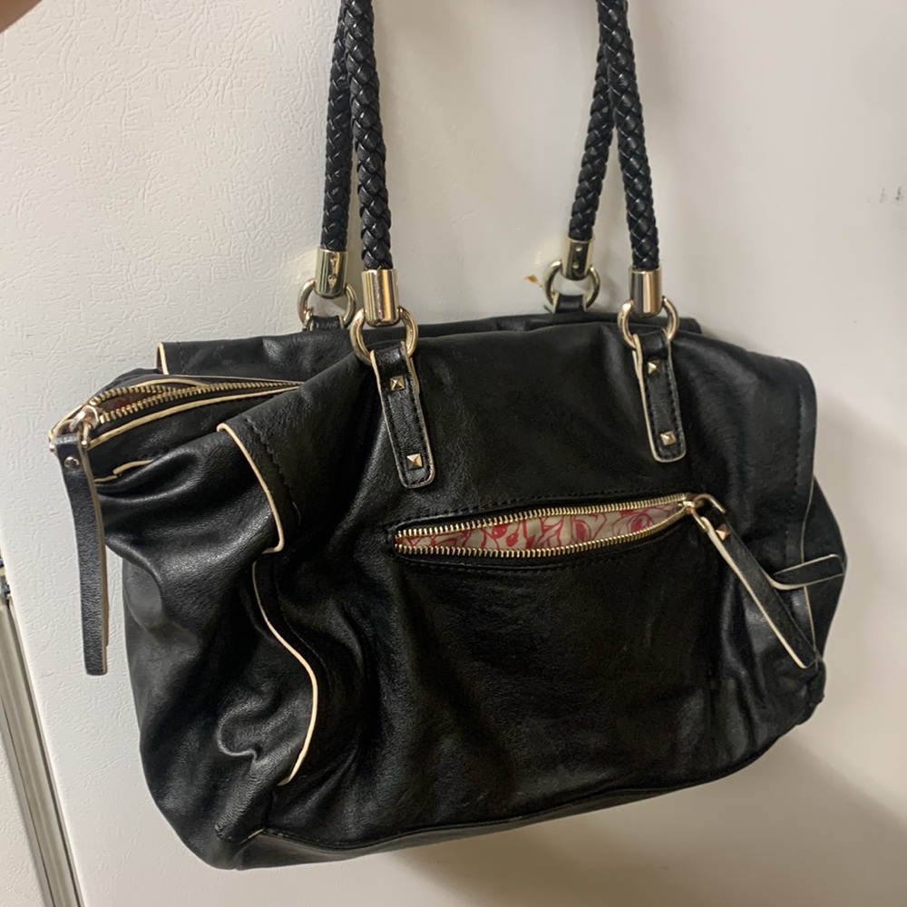 Guess purse - Picture 2 of 6